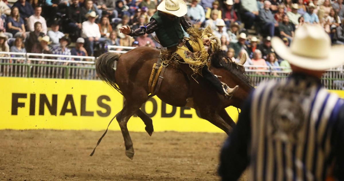 Casper native Weston Timberman wins bareback riding championship