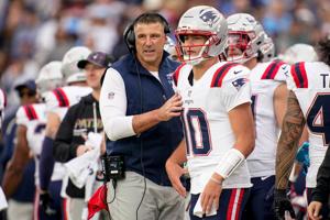 New England Patriots coach Mike Vrabel talks to quarterback Drake Maye (10) during the second quarter at Nissan Stadium in Nashville, Tenn., Sunday, Oct. 19, 2025.
