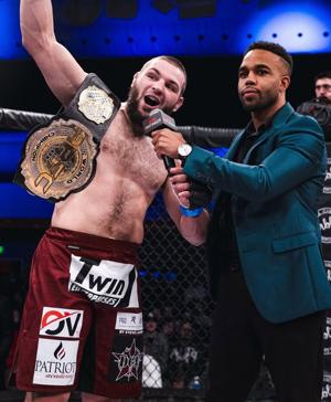 Jon Kunneman, Anthony Pettis FC champion