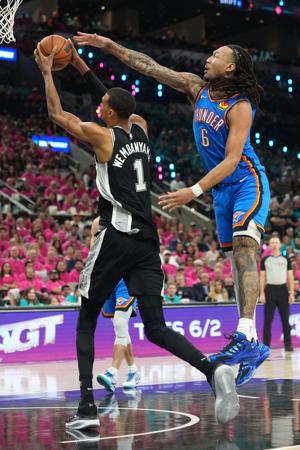 BASKETBALL-NBA-SAS-OKC/
