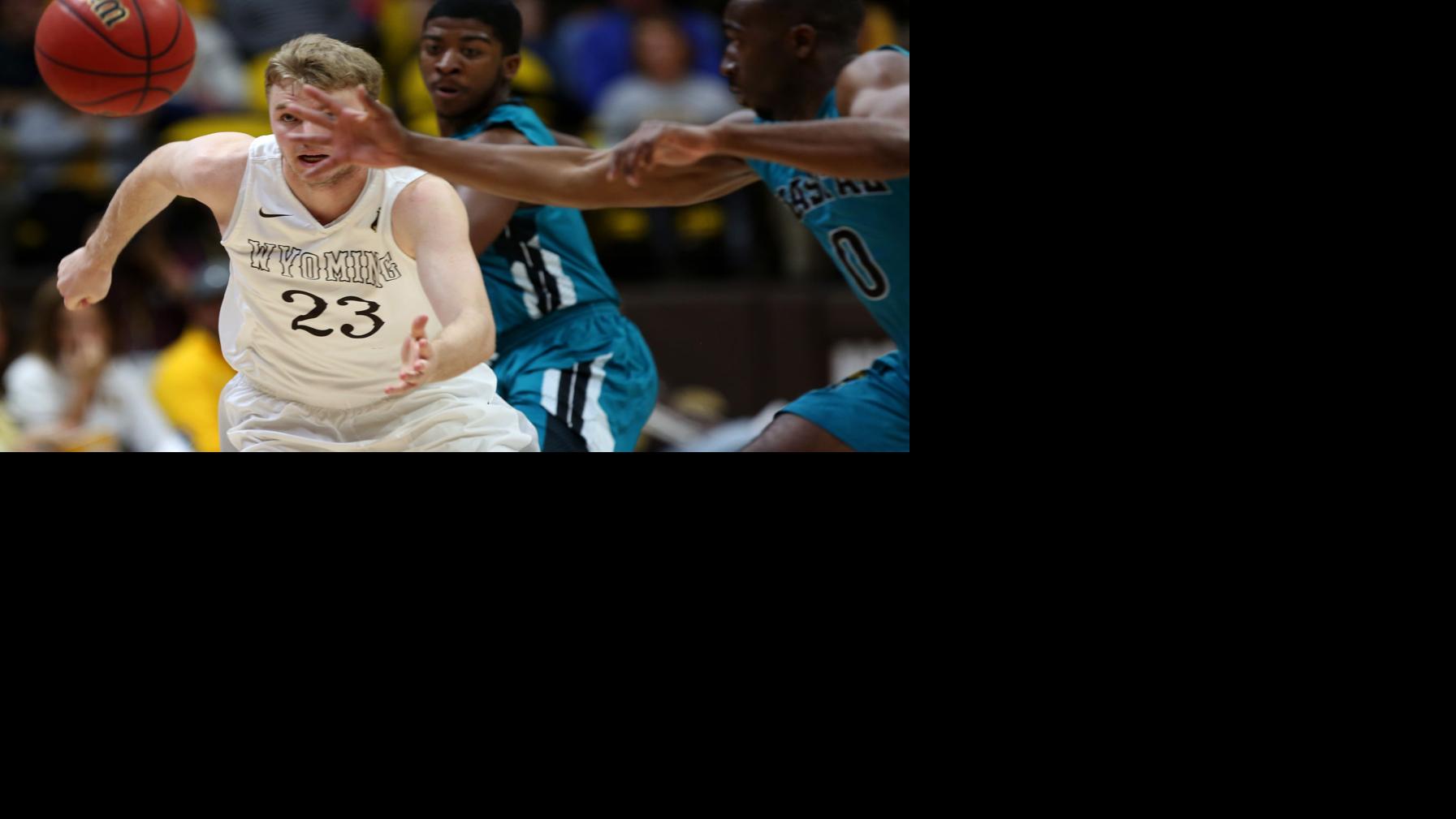 Wyoming men's basketball ends season with a CBI championship win over