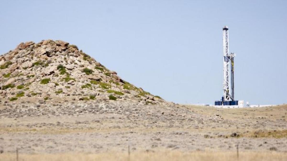 Officials Say Wyoming Natural Gas Field Will Pump For Decades Create Hundreds Of Jobs Wyoming News Trib Com