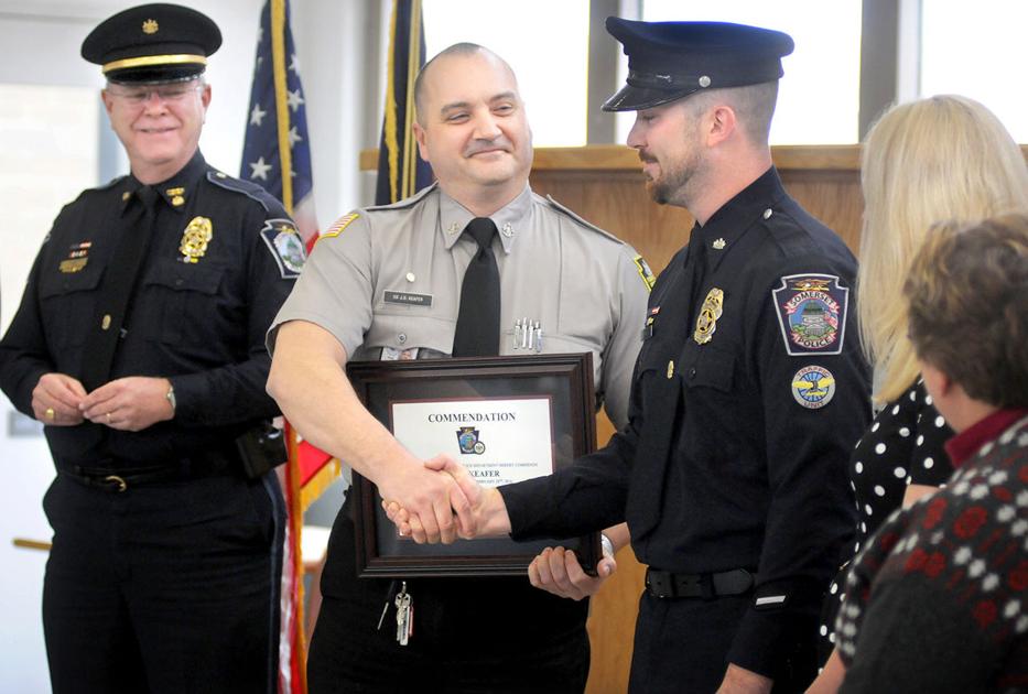 Corrections officer receives commendation for aiding policeman during