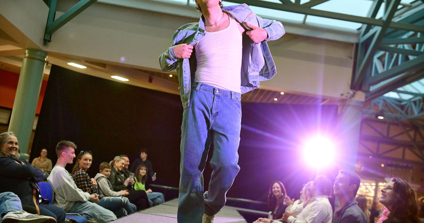 PHOTO GALLERY | 'Put fire into this place': Student-organized fashion show lights up Galleria - Vimarsana News