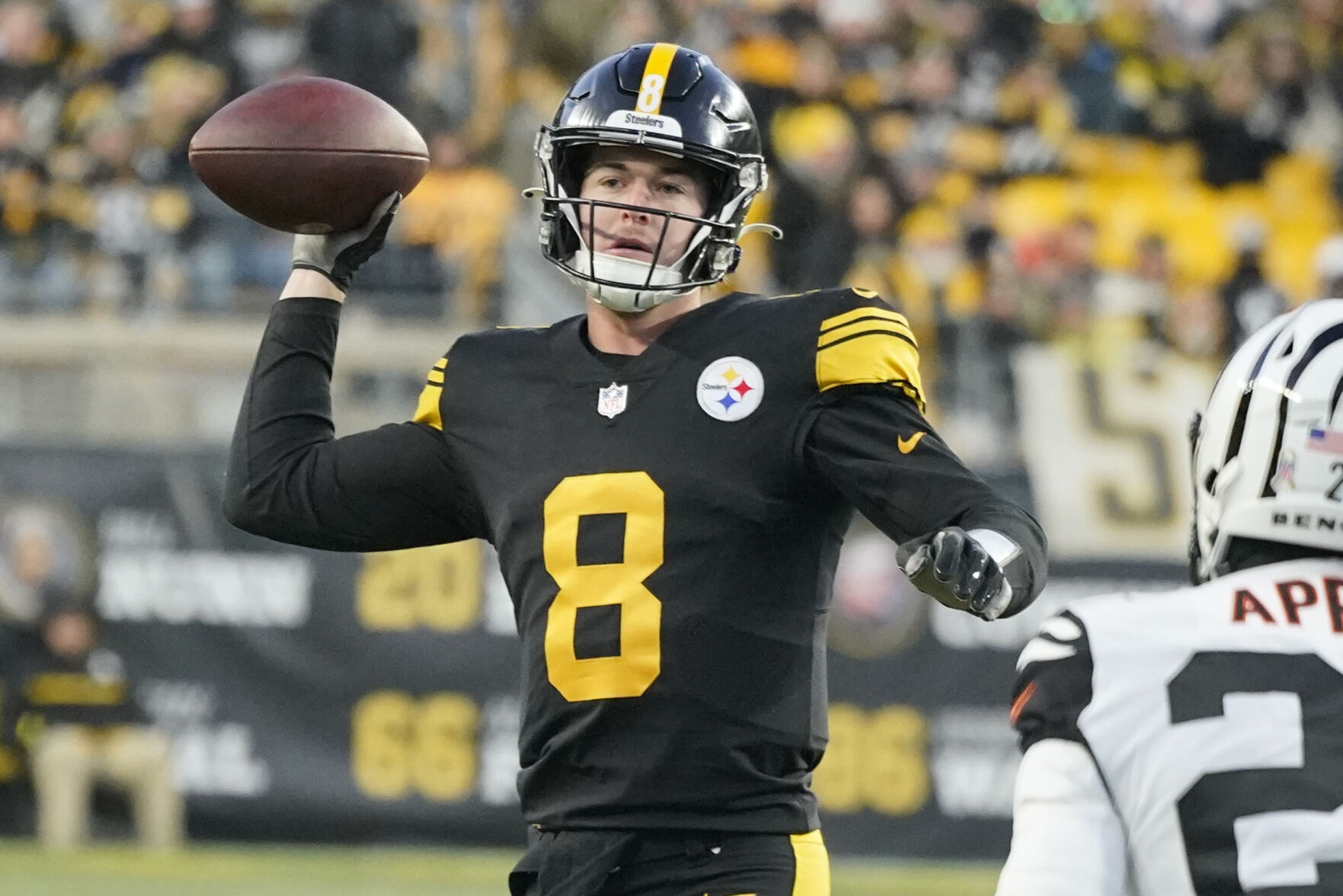 Tomlin: QB Pickett 'getting better in all areas' despite loss to