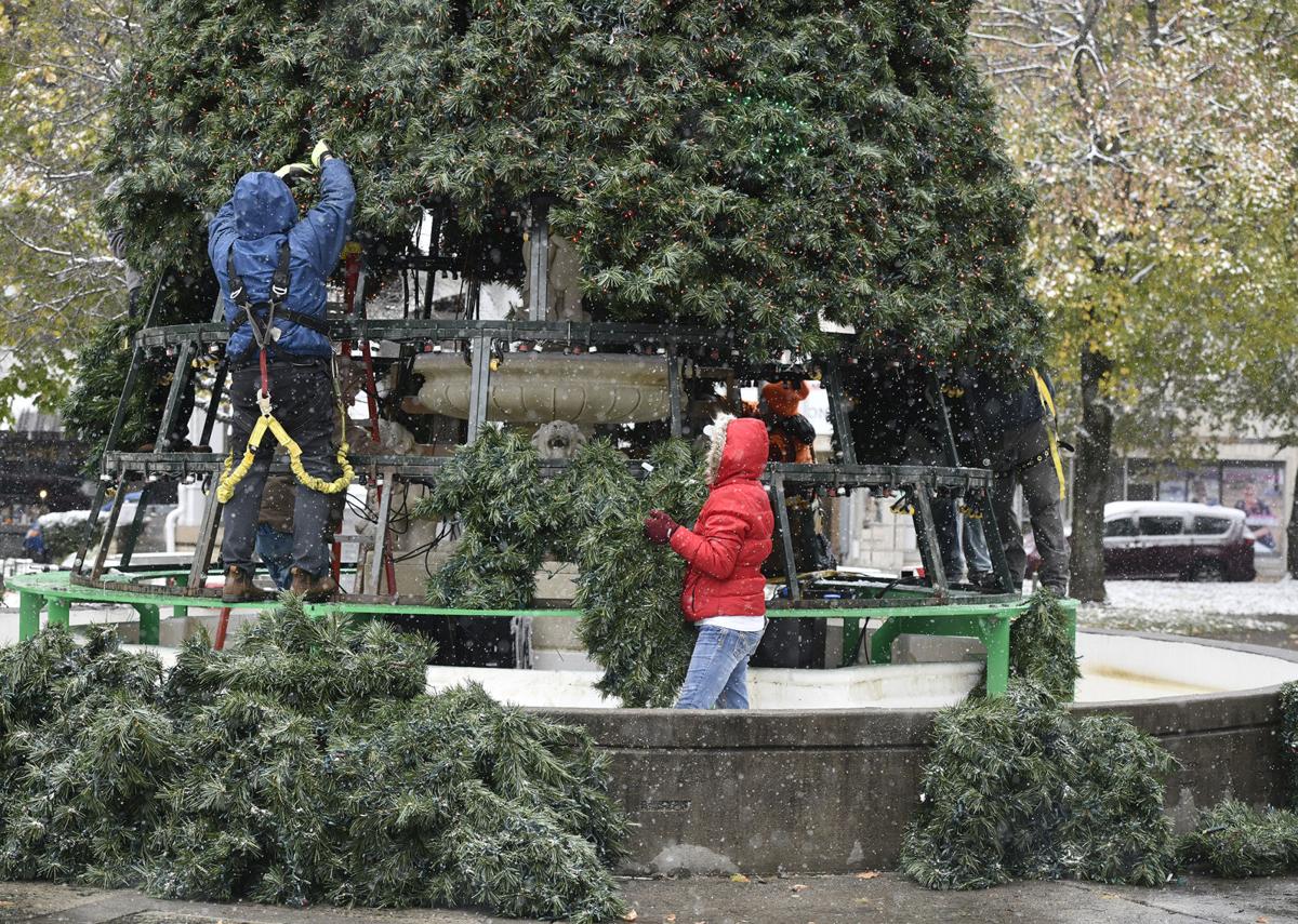 PHOTO GALLERY Workers and volunteers install the Christmas Tree