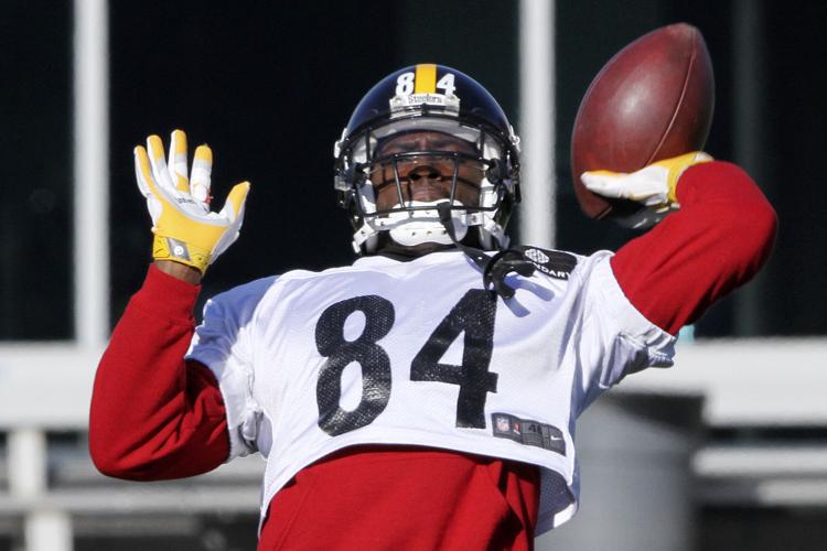 Antonio Brown Tried Painting His Old Steelers Helmet To Look Like