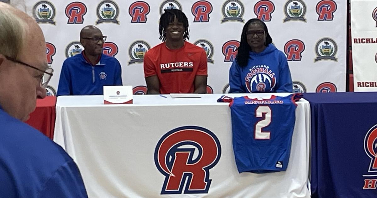 WATCH VIDEO | 'A big relief': Richland rising senior WR Arnold Mugerwa commits to Rutgers University