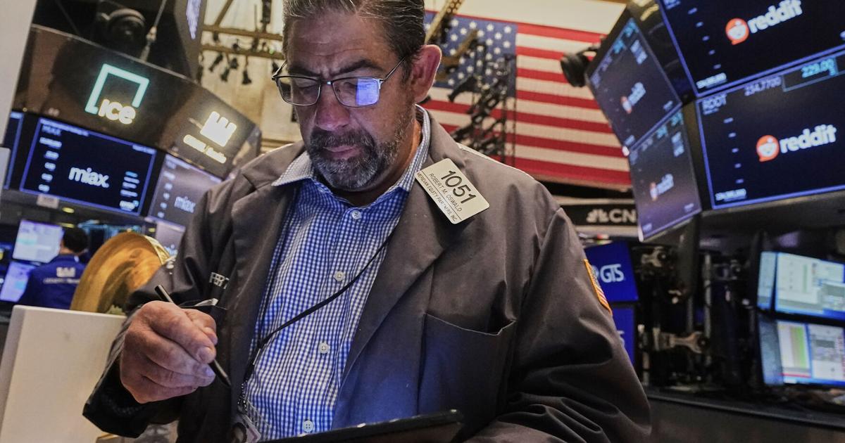 Most U.S. stocks fall after disappointing inflation update, but Big Tech keeps Wall Street steady