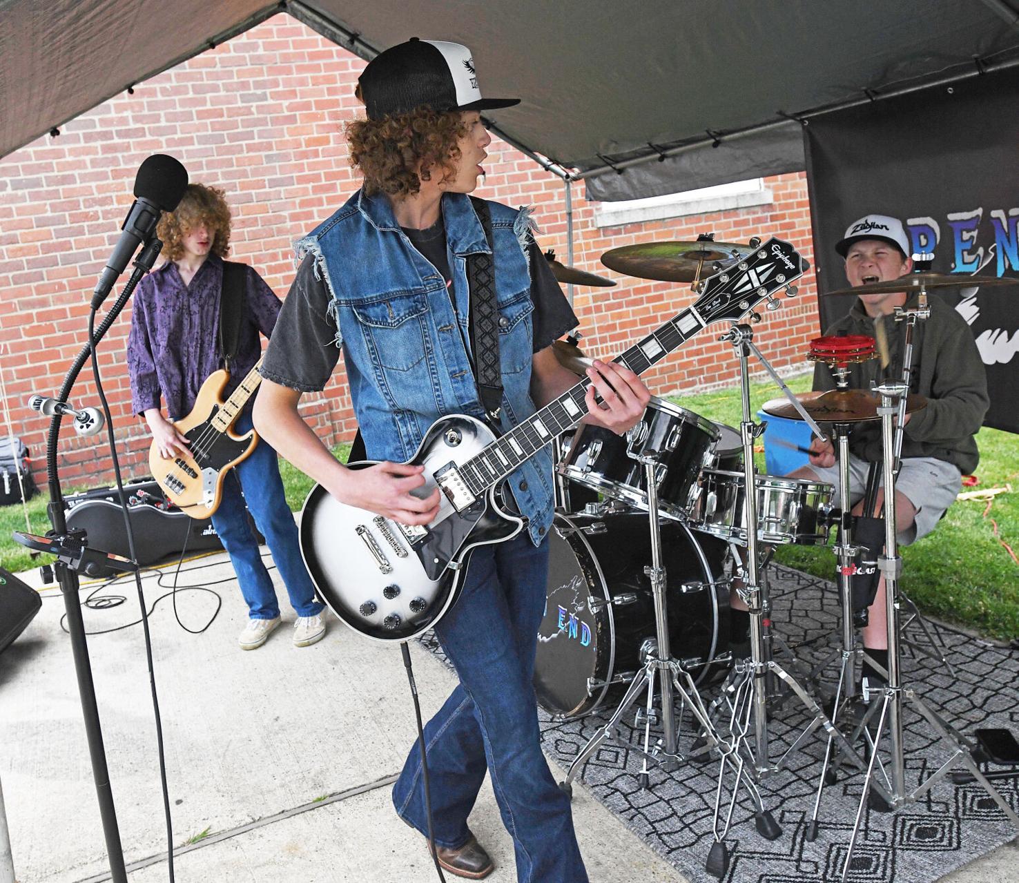 WATCH VIDEO Offerings of wheels, wings bring visitors to Ebensburg