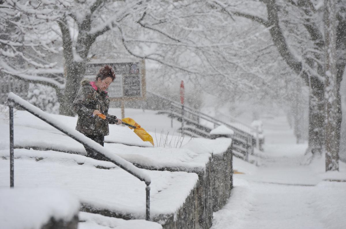 Forecast Calling For Heavy Snowfall Area To See At Least 12 Inches News Tribdem Com