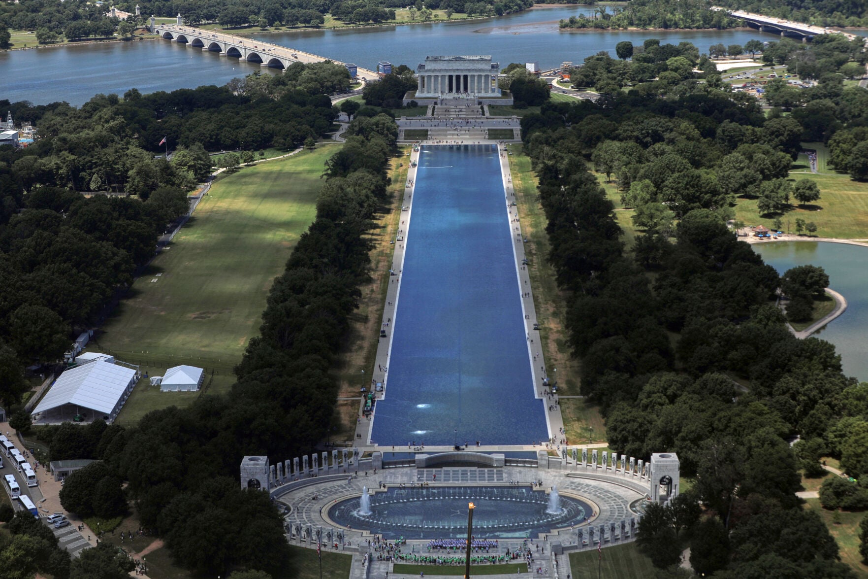 反射池　Reflecting Pool 2枚　英語 Reflecting Pool liner was cut with a sharp knife or razor