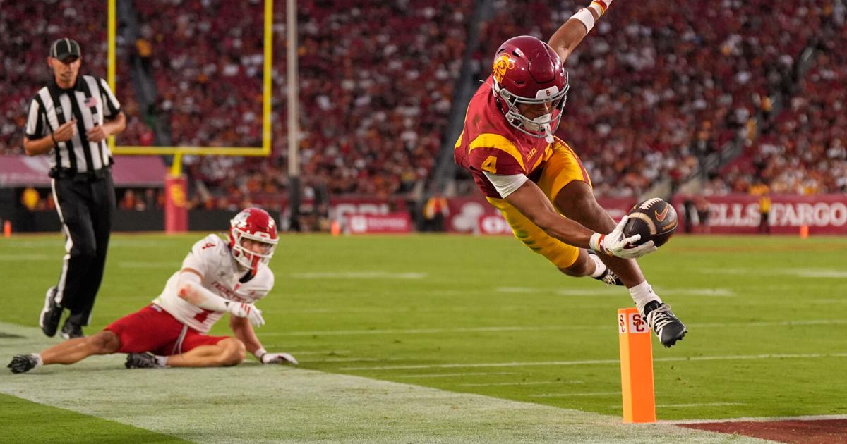 Maiava passes for 349 yards, hits frosh Mosley for 2 TDs in No. 14 Southern California's 39-0 rout of Fresno State