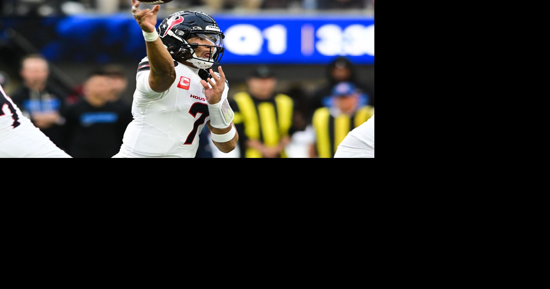 Texans clinch third consecutive playoff berth, top Chargers