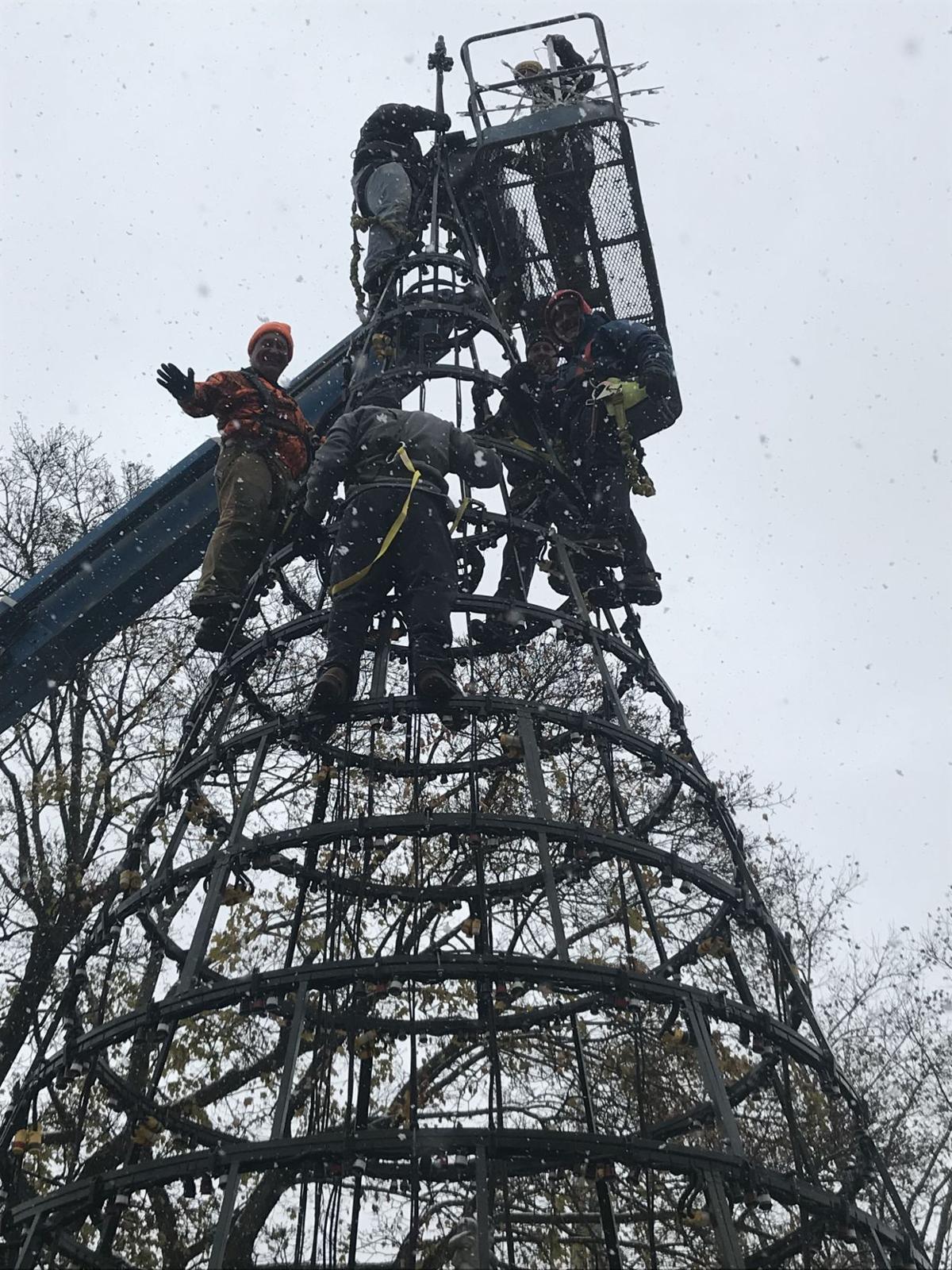 PHOTO GALLERY Workers and volunteers install the Christmas Tree