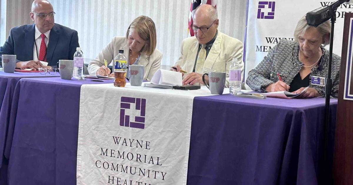 IUP, Wayne health centers sign agreement