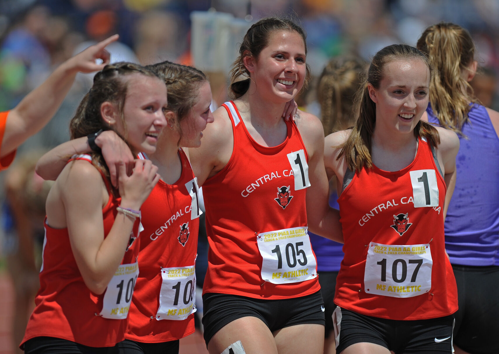 PHOTO GALLERY Golden effort Central Cambria girls win 3200