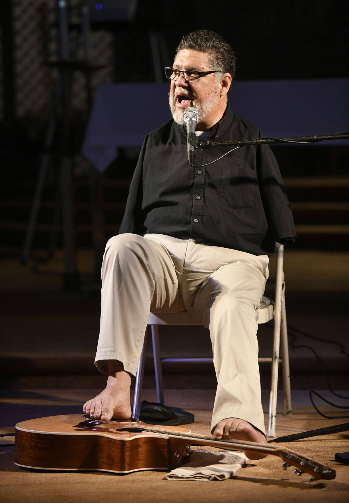 PHOTO GALLERY Armless guitarist spreads message of hope Gallery