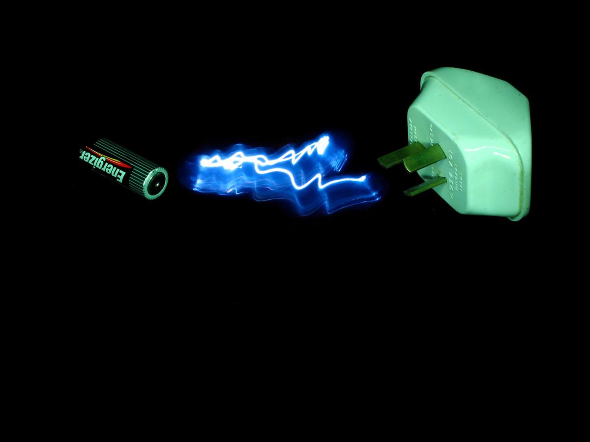 Static electricity's tiny sparks Latest National News