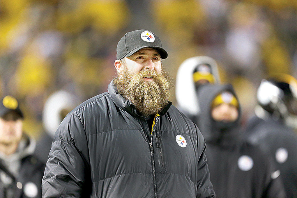 Pittsburgh Steelers defensive end Brett Keisel (99) looks at his left