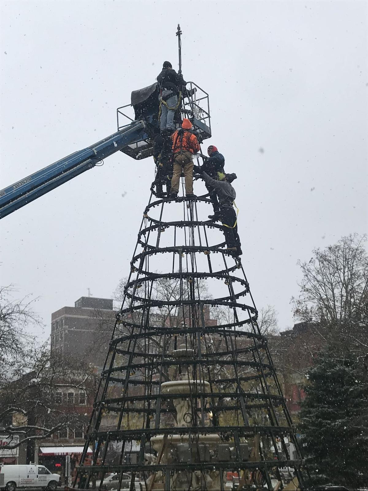 PHOTO GALLERY Workers and volunteers install the Christmas Tree