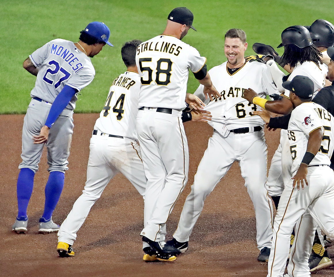 Lavarnway drives in winning run, Pirates top Royals in 11