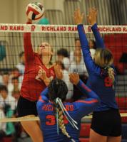 PHOTO GALLERY | Richland girls host Bishop McCort in LHAC volleyball