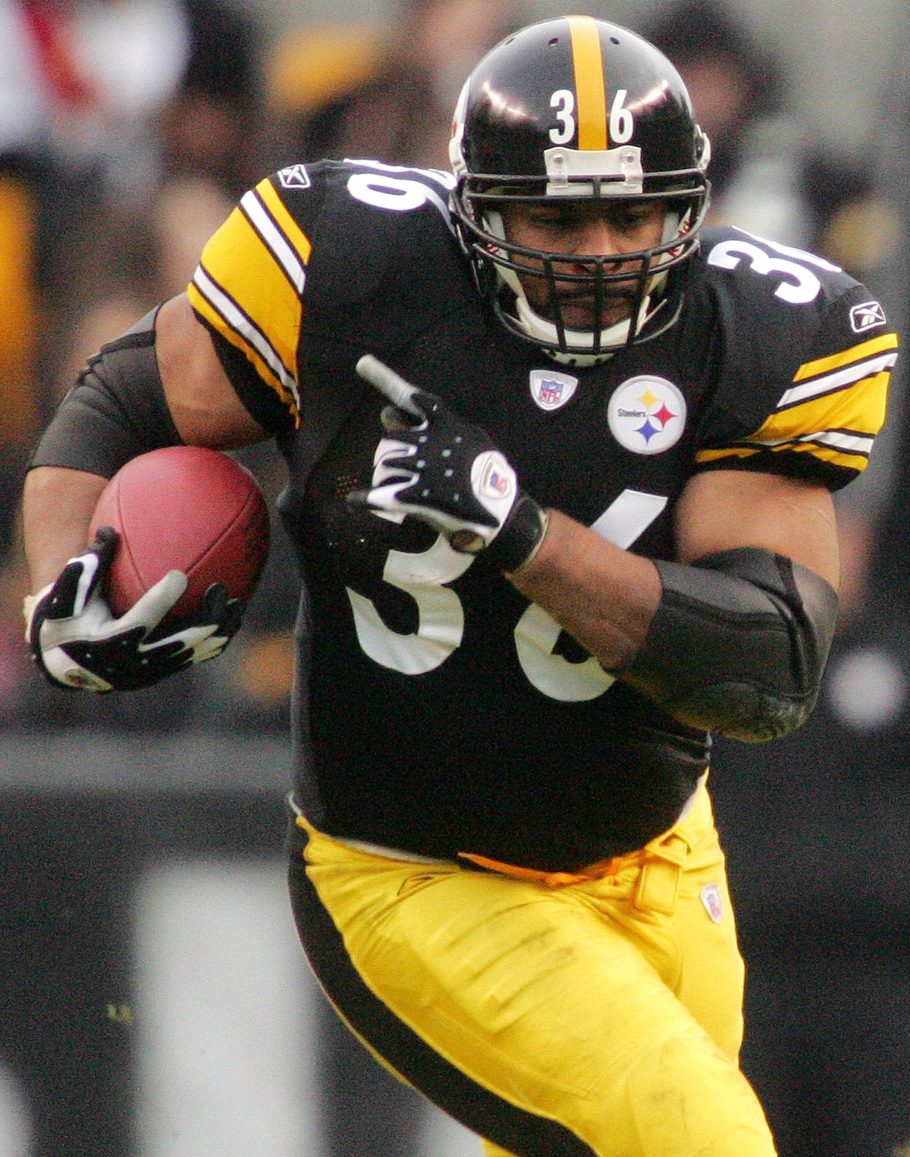 Bus stop; Steelers great Jerome Bettis bulls way into Hall of Fame