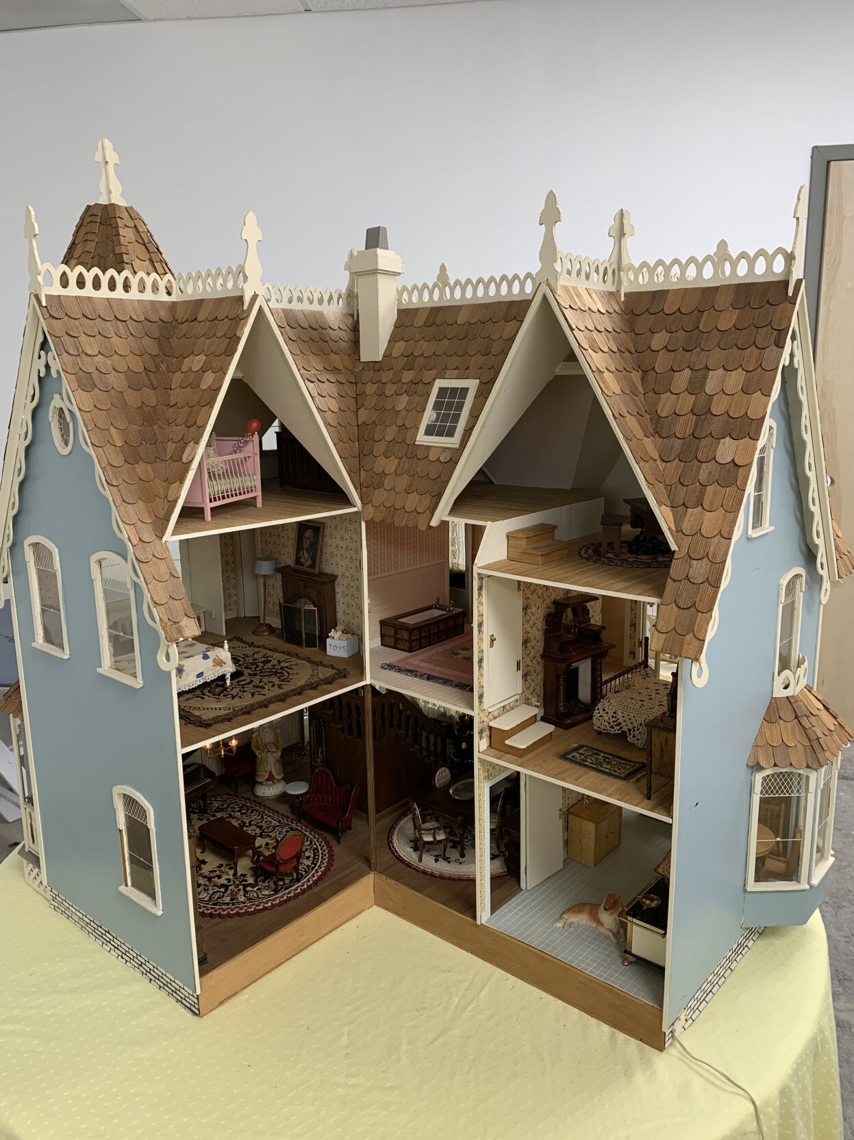 Gallery on Gazebo exhibition features vintage dollhouse collection |  Entertainment | tribdem.com, image size:1247x1663