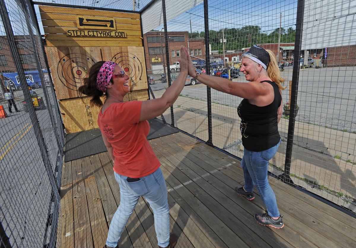 Carol Heffner, Doreen Vitek