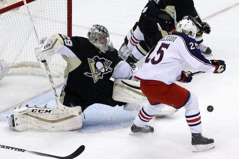 Hornqvist shines late as Panthers edge Jackets to remain undefeated
