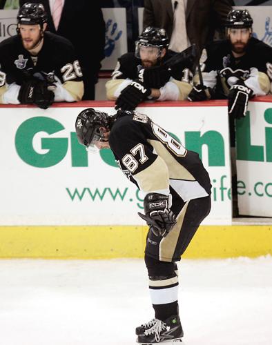 Red Wings beat Penguins in Game 6, win fourth Stanley Cup since