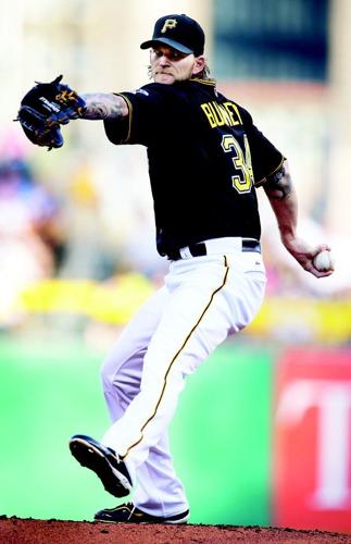 Russell Martin gives Pirates 1-0 walk-off win in 11th vs. Tigers