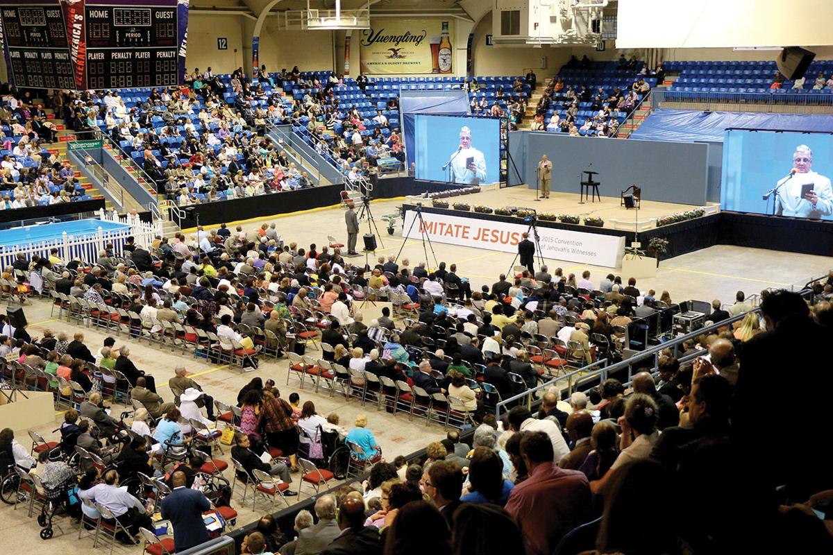 Thousands of Jehovah’s Witnesses attend convention in Johnstown News