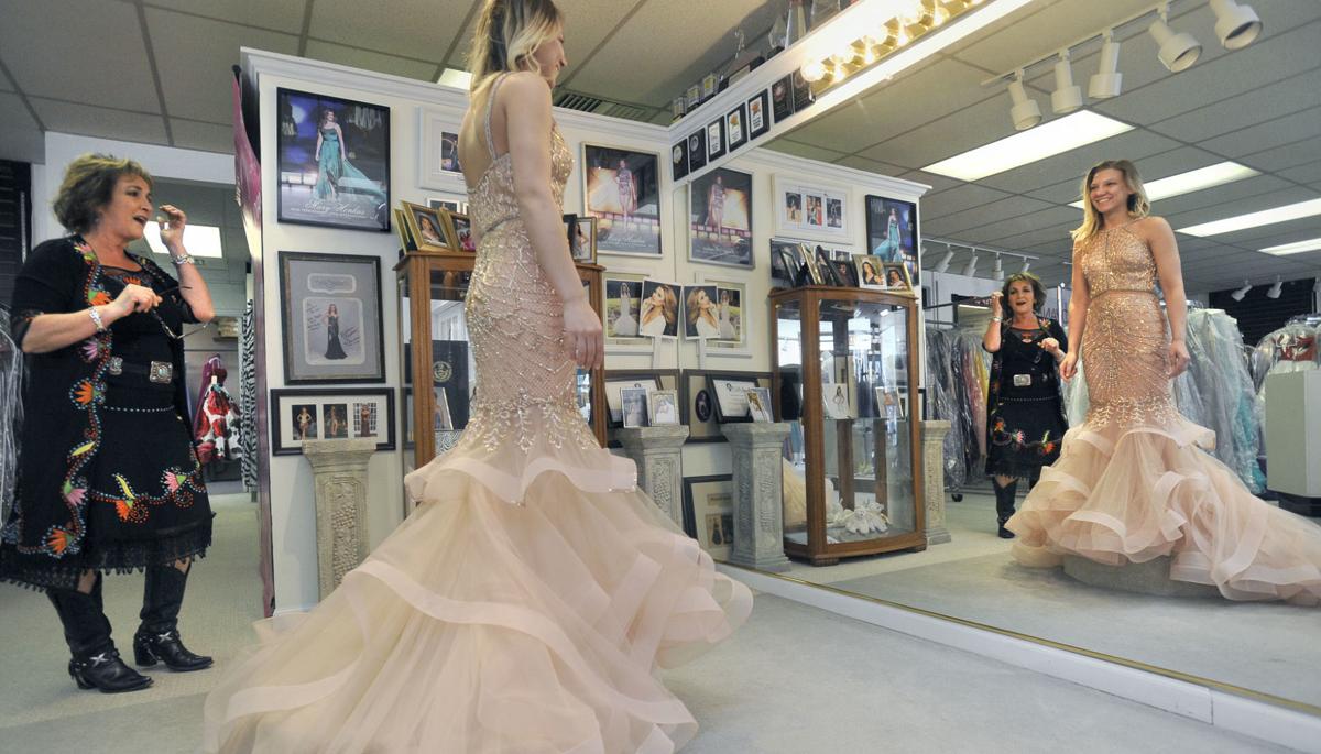 Glitz And Glamour Girls Guys Seeking Red Carpet Style For High