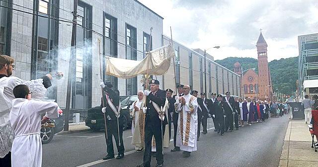 Eucharistic pilgrimage moves through Johnstown - Vimarsana News