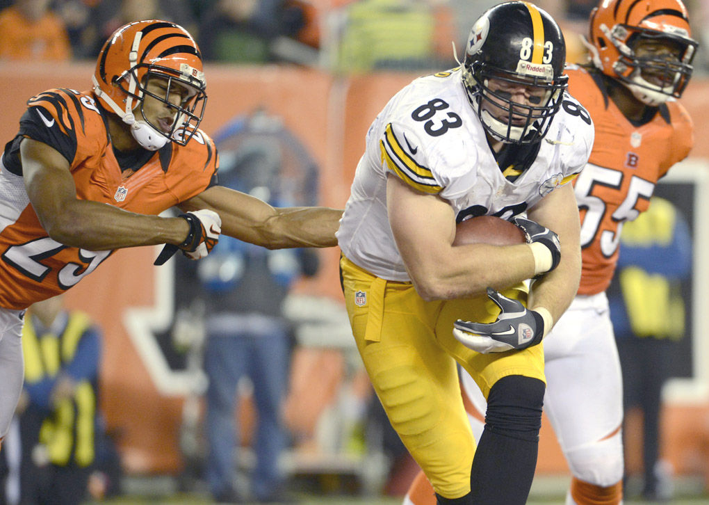 Heath Miller of the Pittsburgh Steelers moves on the field during