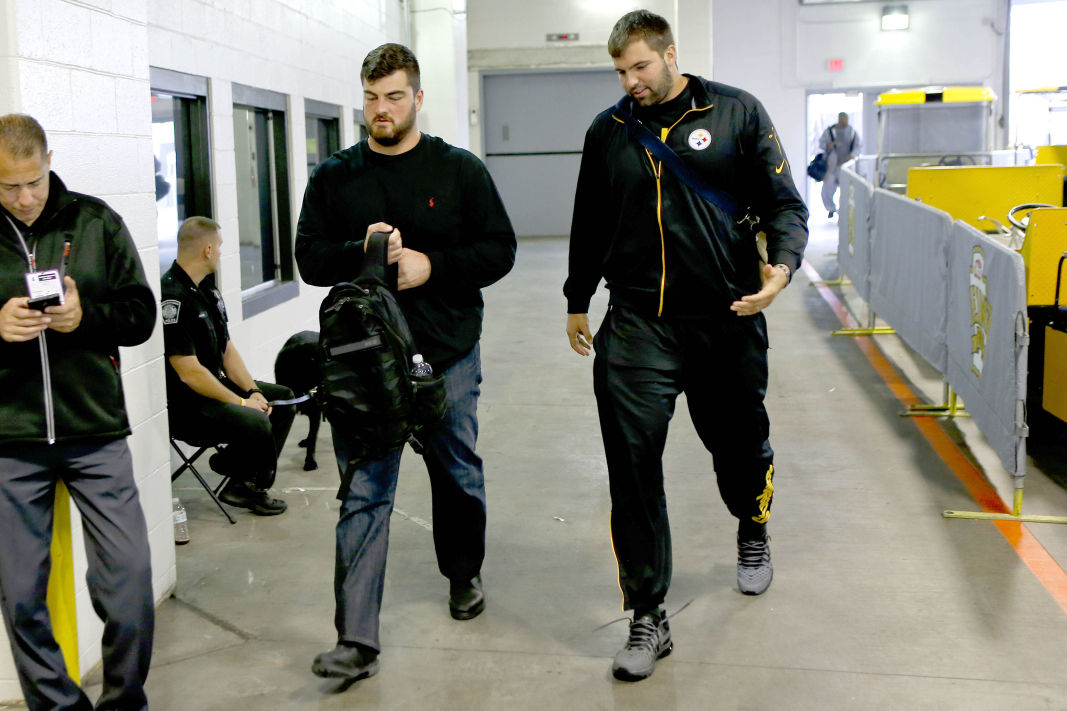 VIDEO: Alejandro Villanueva Addresses New Teammates At Practice