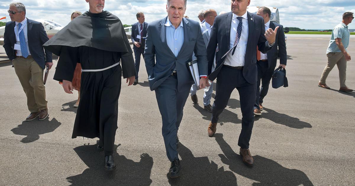 'Just the beginning': Senator gets tour of evolving Johnstown airport