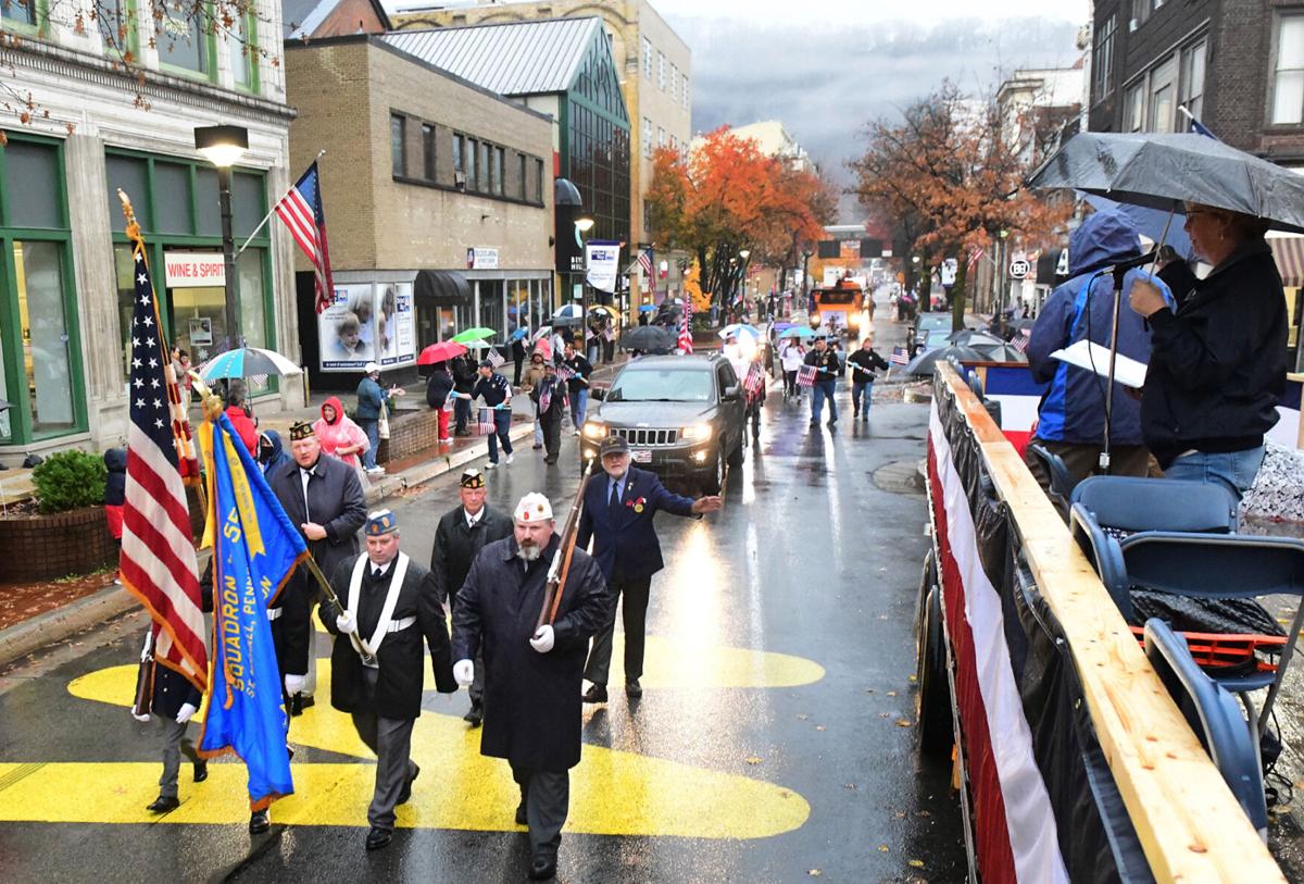 Watch Video Rain Doesn T Put Damper On Veterans Day Parade News Tribdem Com