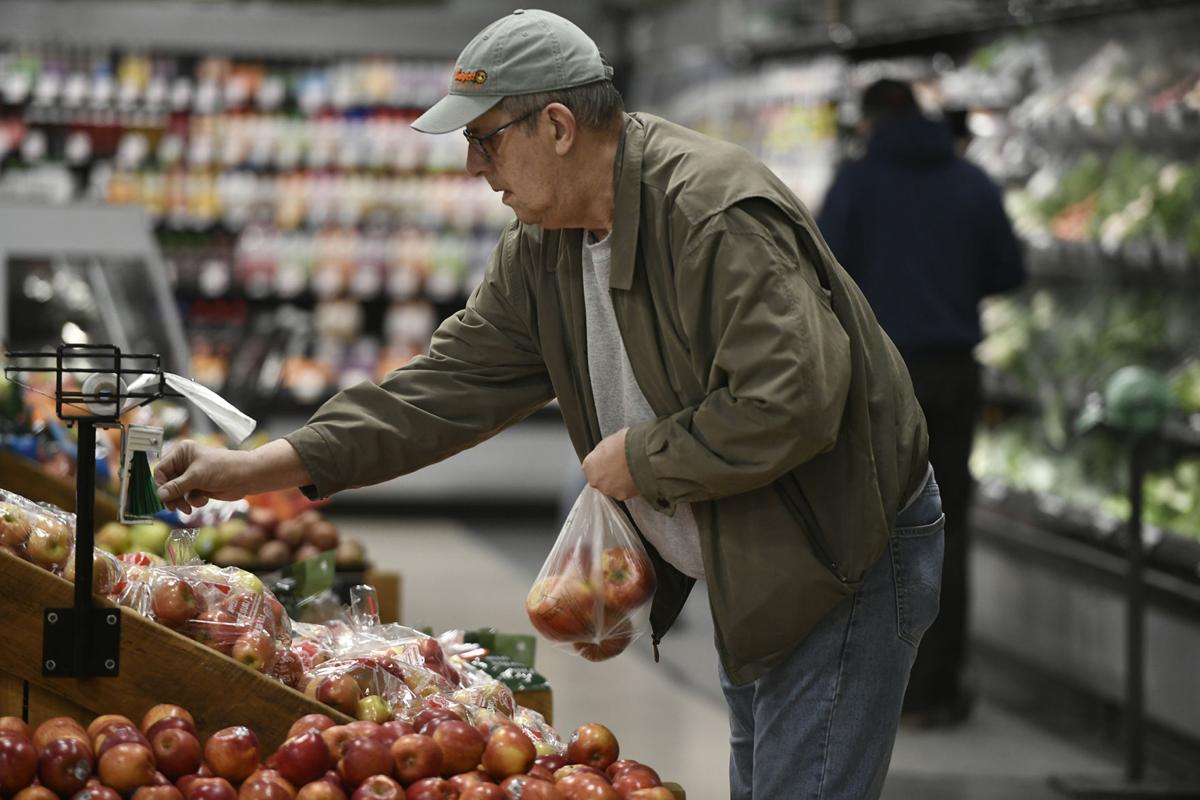Shopping for Apples