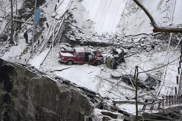 Pittsburgh bridge collapses, drops city bus into ravine ...