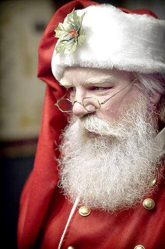 2022: Visit Santa at The Somerset Collection - Luxurious Holiday Photos