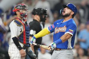 Venezuela rallies to beat Ohtani and defending champ Japan 8-5, advance to WBC semis