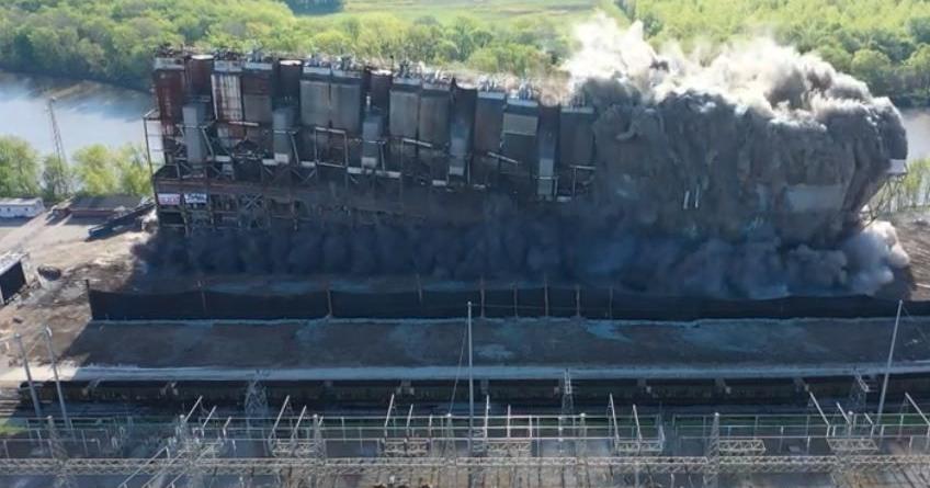 Duke Energy implodes Wabash River Generating Station | News | tribstar.com