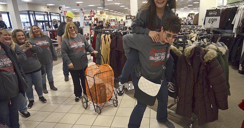 Black Friday still a biggie: Crowds turn out in search of ...