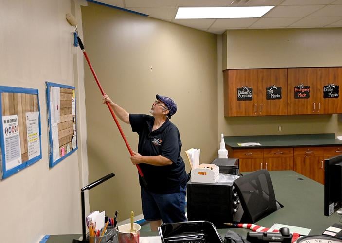 He's still believin': Singing janitor receives joyous sendoff, big surprise  | Local News | tribstar.com