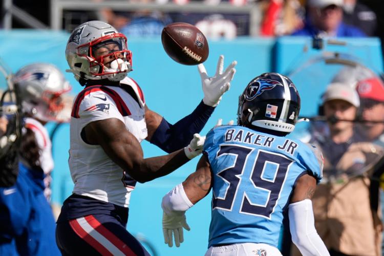 Patriots Titans Football