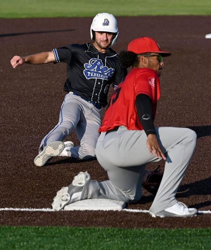 Hamilton avoids the tag, reaches on bunt hit 