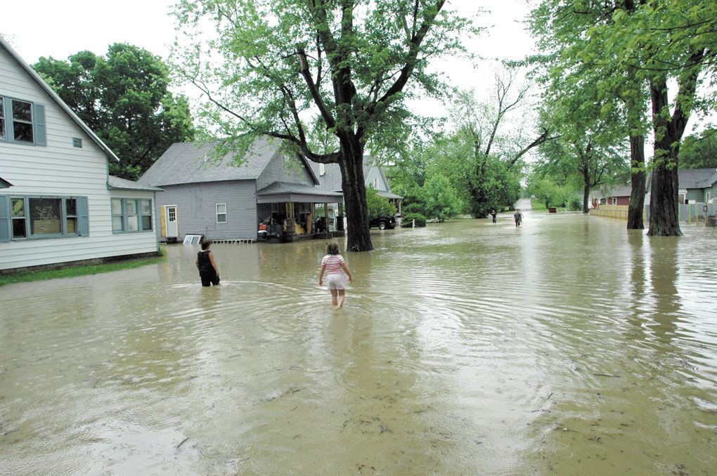 PHOTO UPDATE: Feather Creek floods in Clinton, residents flee | Local ...